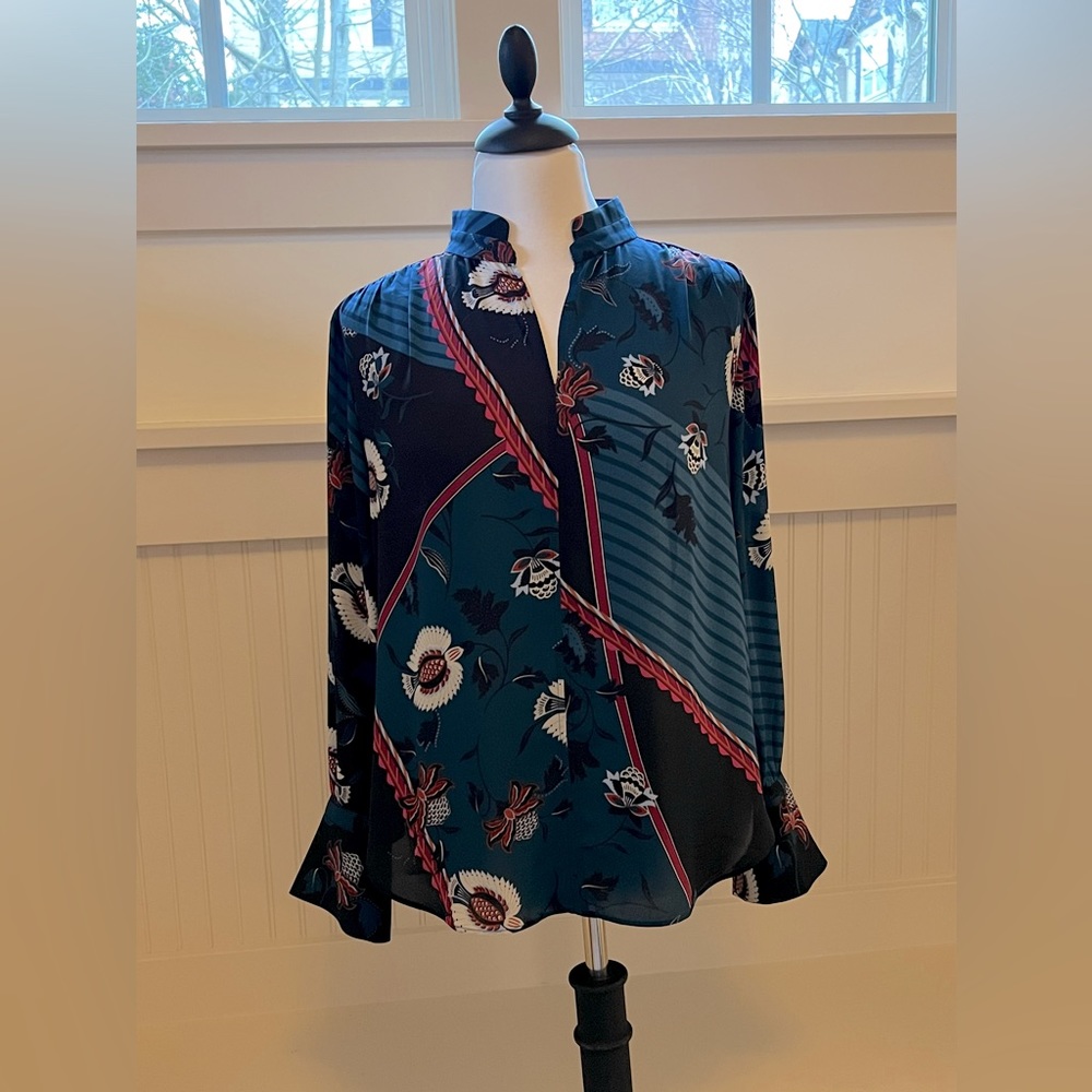 Ann Taylor, Black & Blue Floral Print, long Sleeve Blouse.